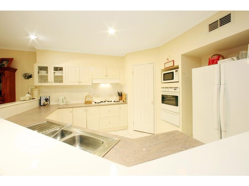 5 Brooklyn Bay Close, Rowville VIC 3178