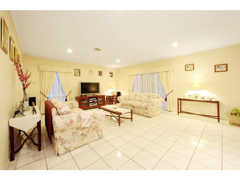 5 Brooklyn Bay Close, Rowville VIC 3178