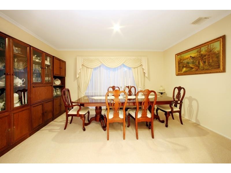 5 Brooklyn Bay Close, Rowville VIC 3178