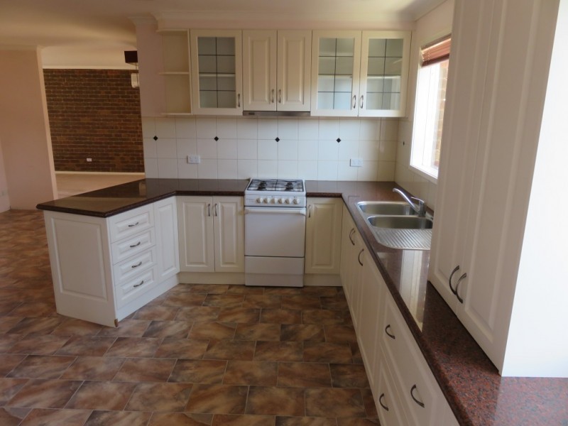 27 Eildon Parade, Rowville VIC 3178