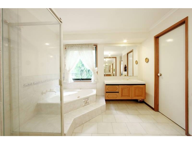 28 Murray Crescent, Rowville VIC 3178