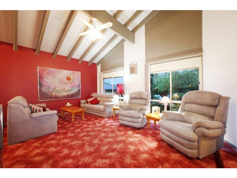 21 Metcalf Crescent, Rowville VIC 3178