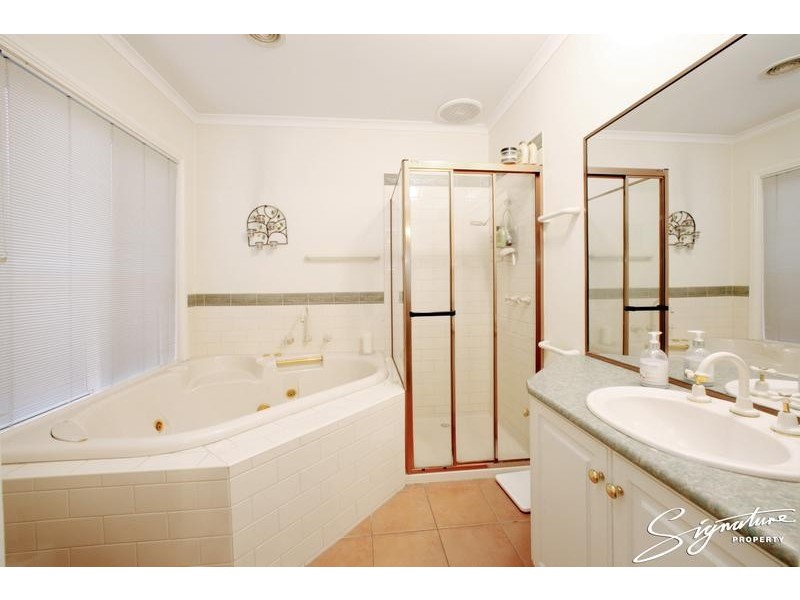 43 Wyandra Way, Rowville VIC 3178