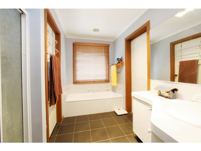 2 Babinda Court, Rowville VIC 3178