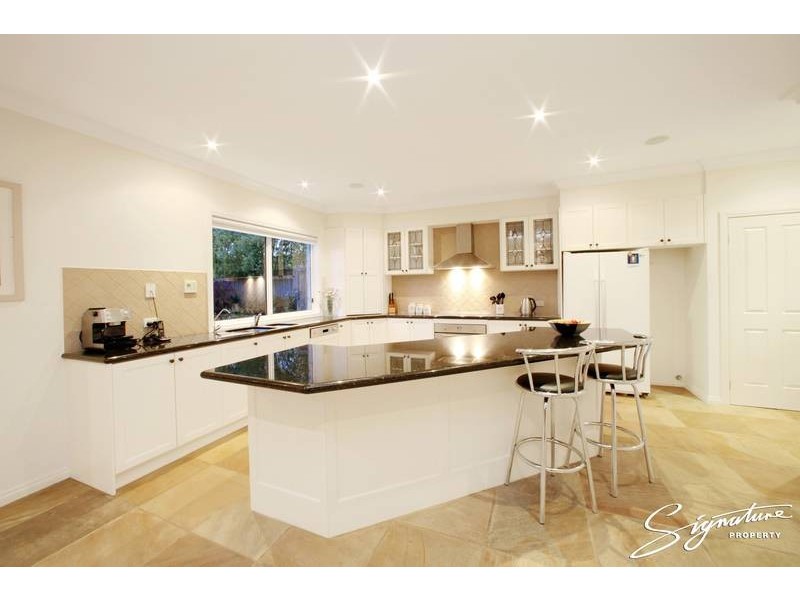 16 Claremont Way, Lysterfield VIC 3156