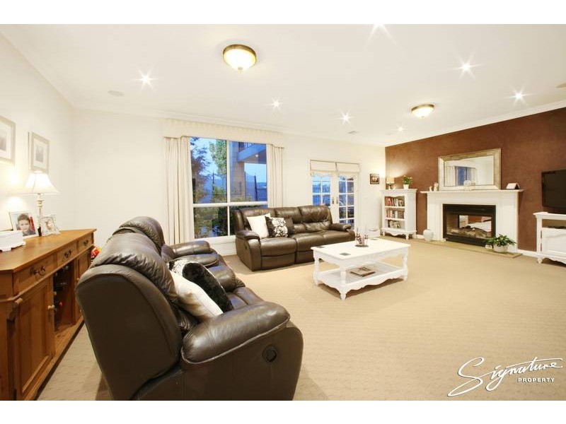 16 Claremont Way, Lysterfield VIC 3156