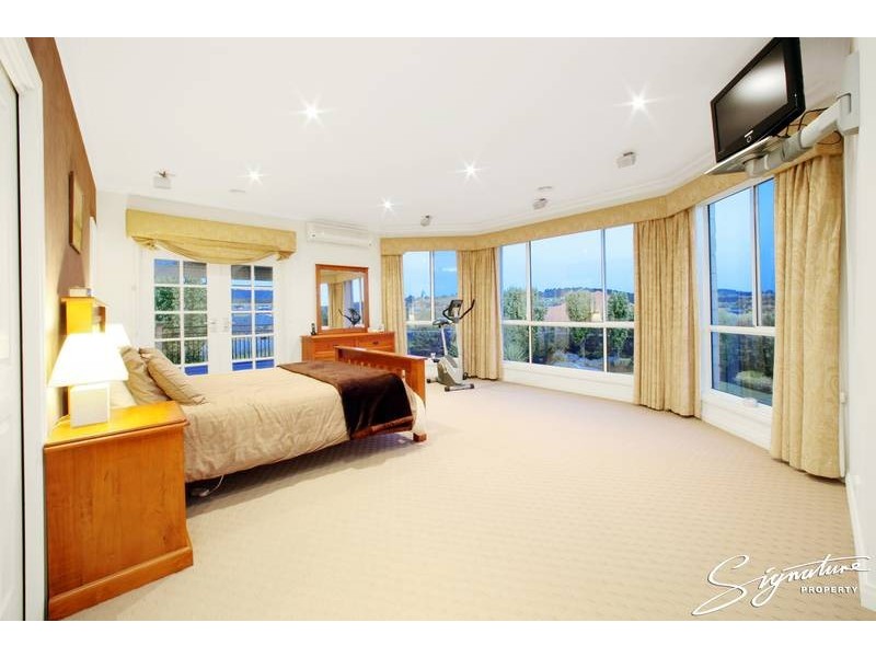 16 Claremont Way, Lysterfield VIC 3156