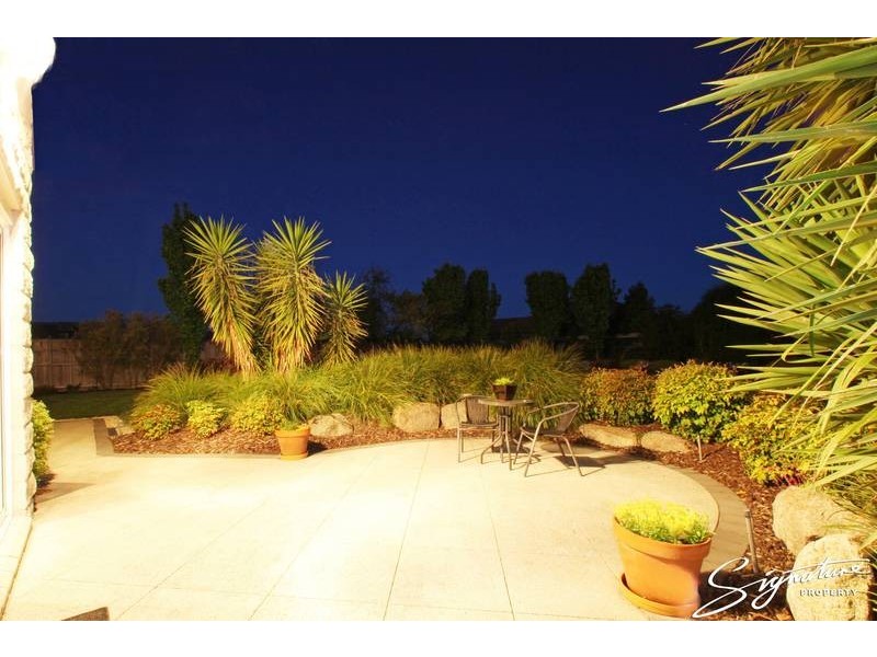 16 Claremont Way, Lysterfield VIC 3156