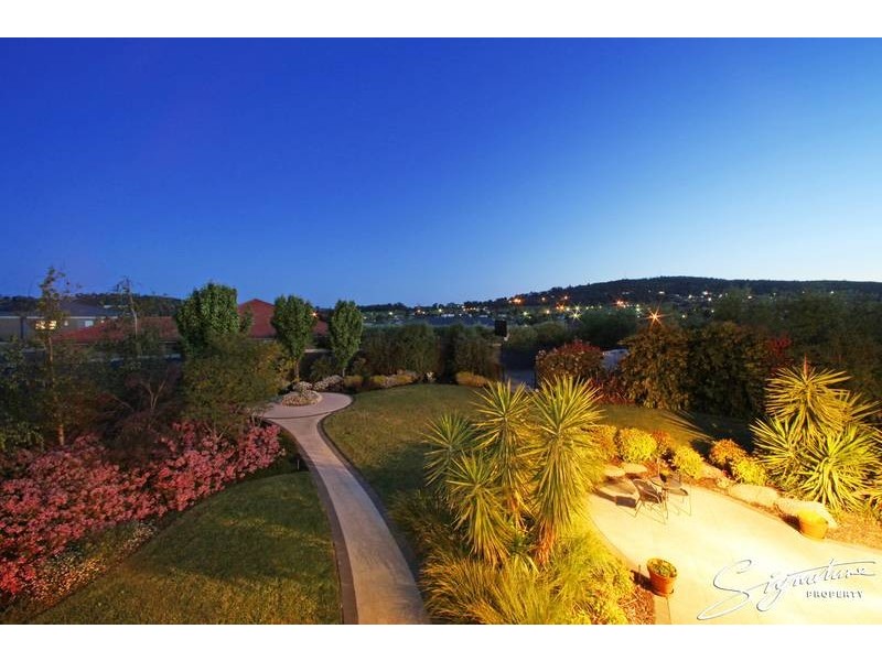 16 Claremont Way, Lysterfield VIC 3156