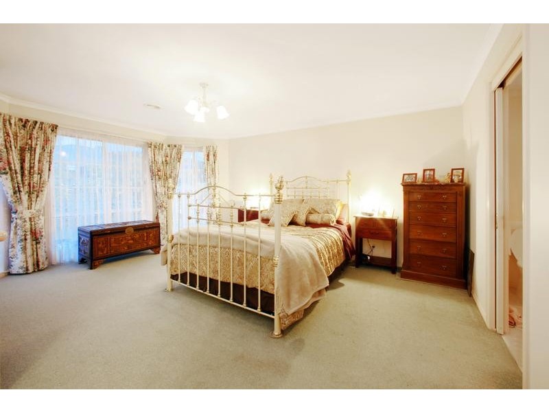 77 Oaktree Rise, Lysterfield VIC 3156