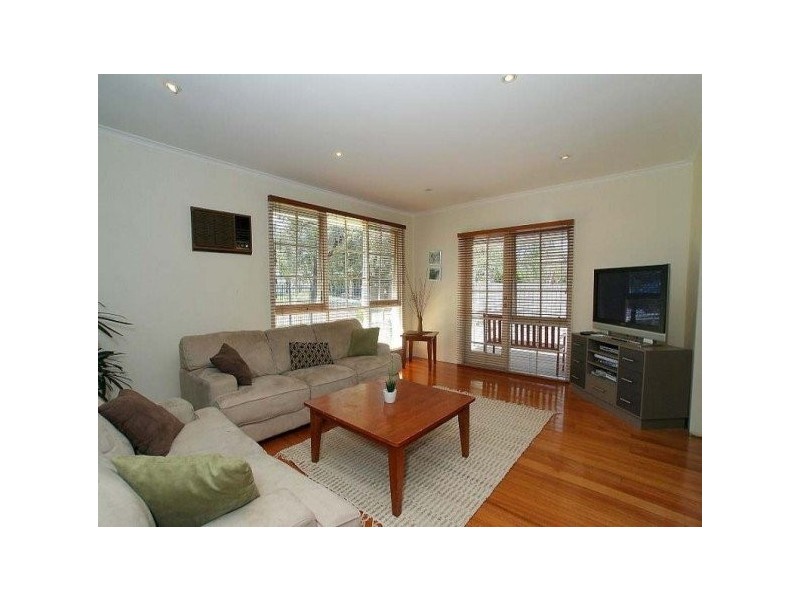 17 Mc Crae Close, Scoresby VIC 3179