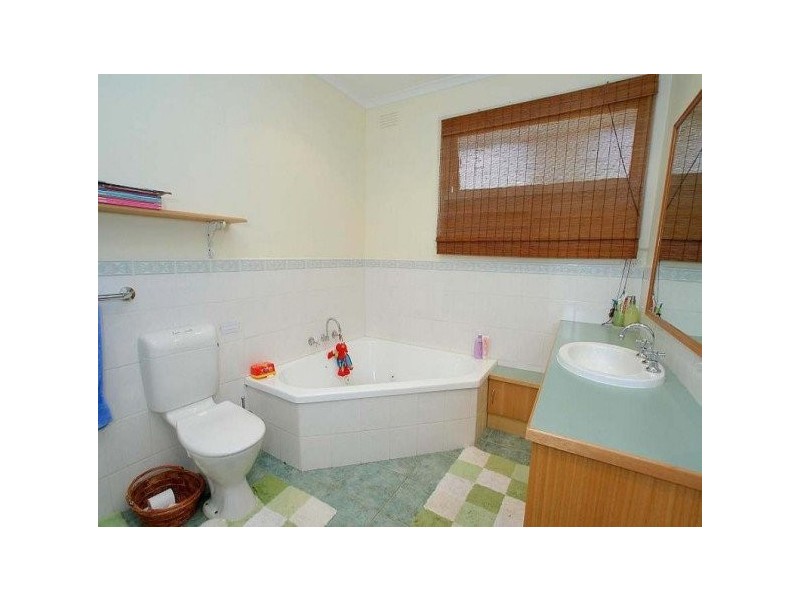 17 Mc Crae Close, Scoresby VIC 3179
