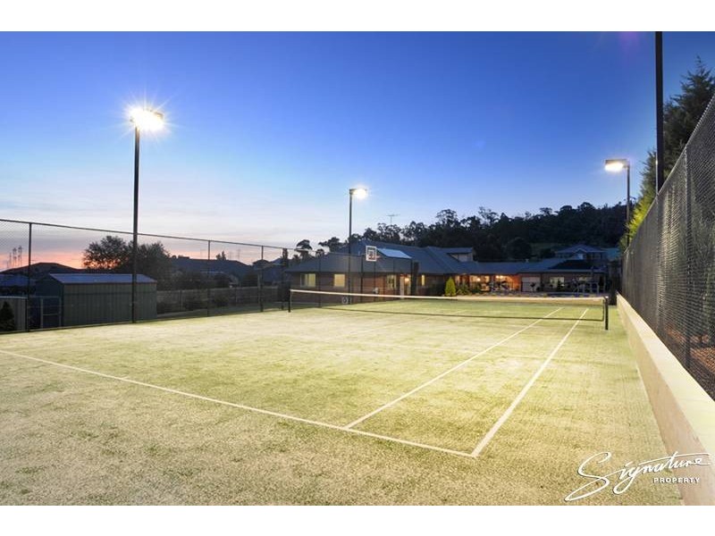 16 Forrest Hill Grove, Lysterfield South VIC 3156