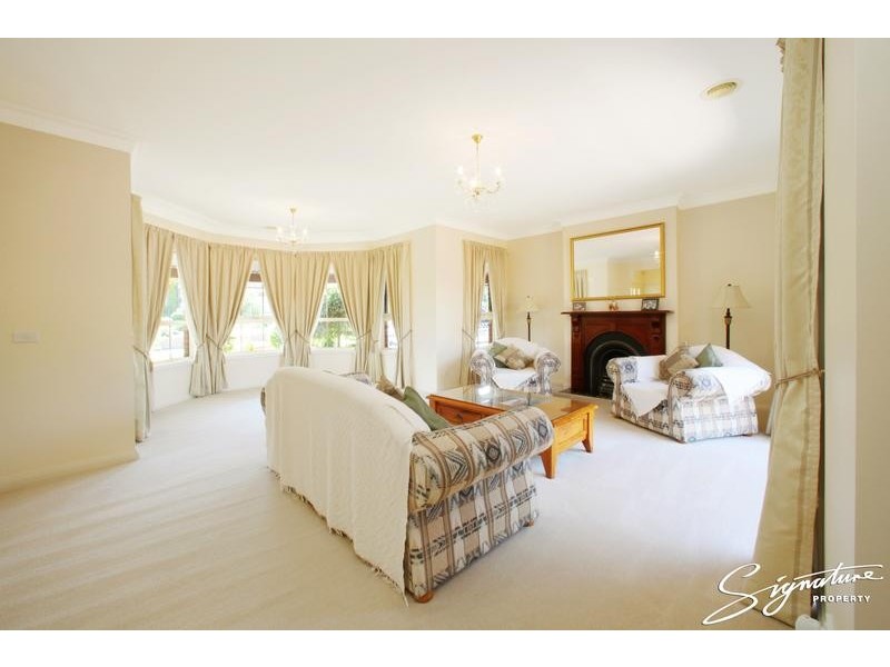 16 Forrest Hill Grove, Lysterfield South VIC 3156