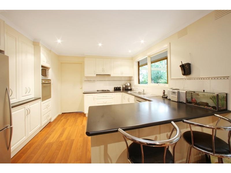 4 Oberwyl Close, Rowville VIC 3178