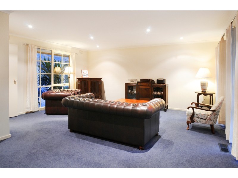 4 Oberwyl Close, Rowville VIC 3178