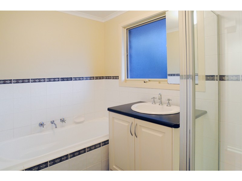 4 Oberwyl Close, Rowville VIC 3178