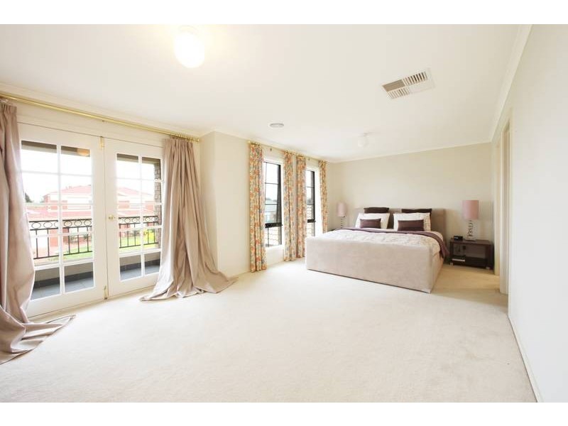 8 Huntingdale Court, Rowville VIC 3178