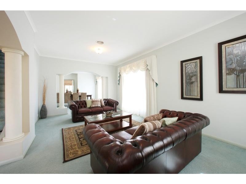 24 Rosewood Boulevard, Lysterfield VIC 3156