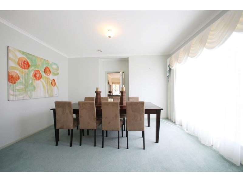 24 Rosewood Boulevard, Lysterfield VIC 3156