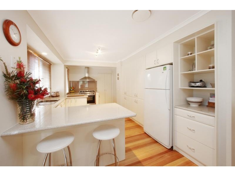 16 Lakesfield Drive, Lysterfield VIC 3156