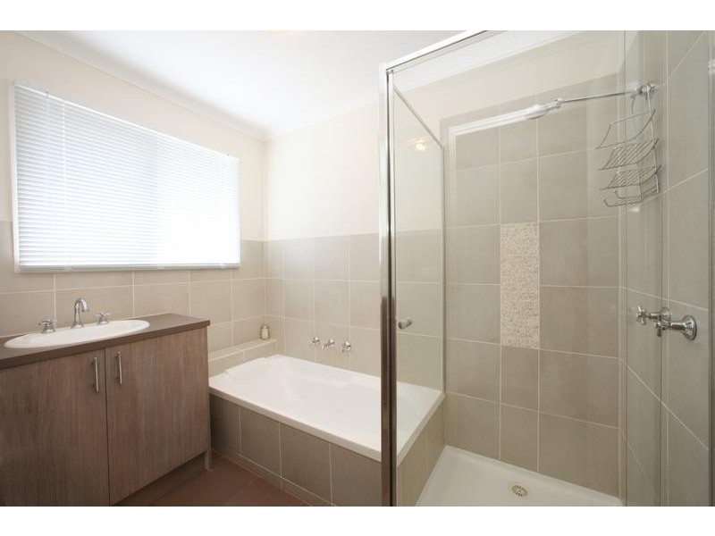 16 Lakesfield Drive, Lysterfield VIC 3156