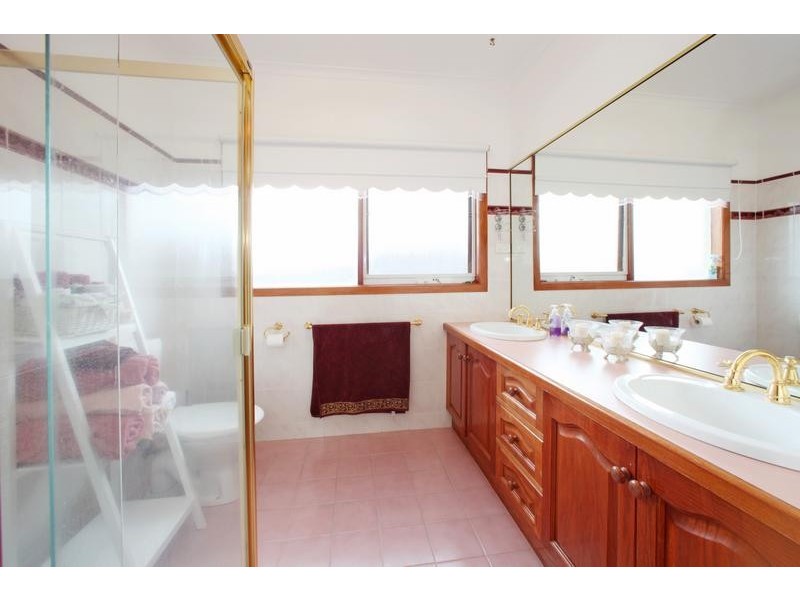 45 Severn Crescent, Rowville VIC 3178