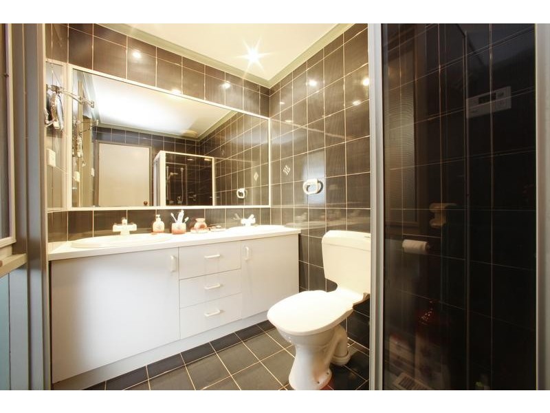 21 Metcalf Crescent, Rowville VIC 3178