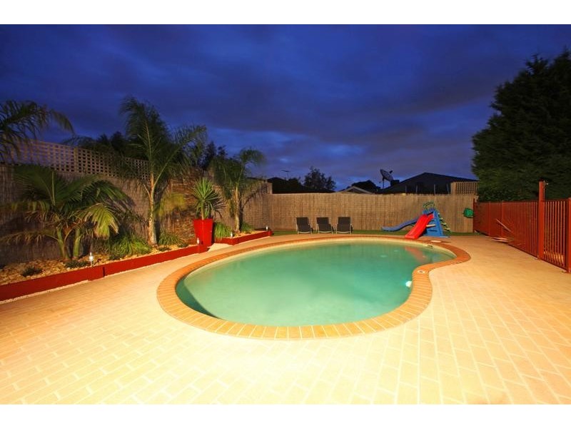 16 Tara Close, Rowville VIC 3178