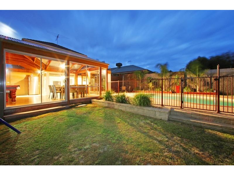 16 Tara Close, Rowville VIC 3178