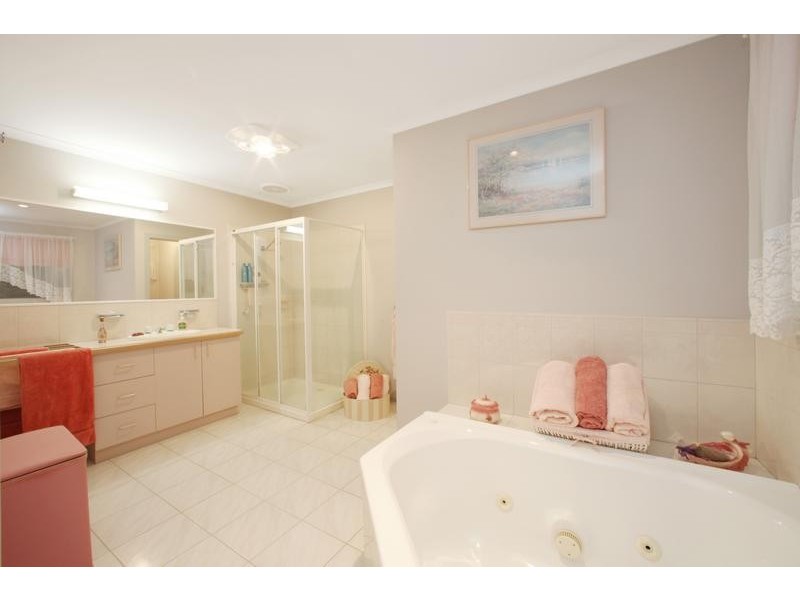 5 Stockdale Close, Ferntree Gully VIC 3156