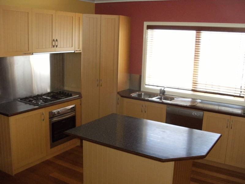 18 Fourth Ave, Rowville VIC 3178