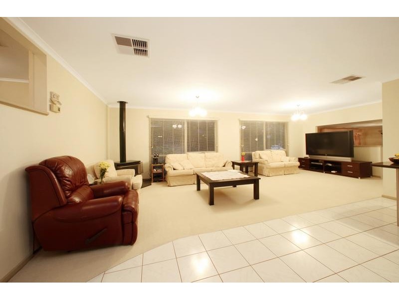 16 Leon Court, Ferntree Gully VIC 3156