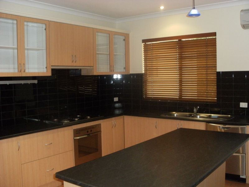 8 Overton Close, Rowville VIC 3178