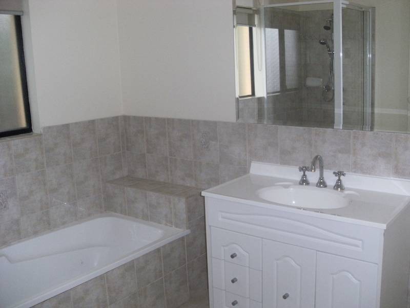 8 Overton Close, Rowville VIC 3178