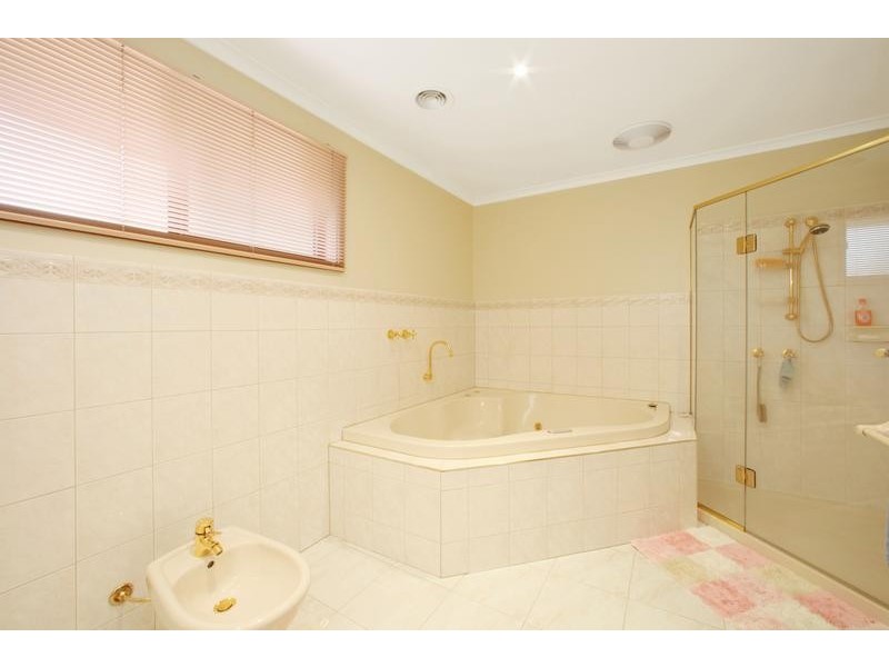 73 Willow Avenue, Rowville VIC 3178