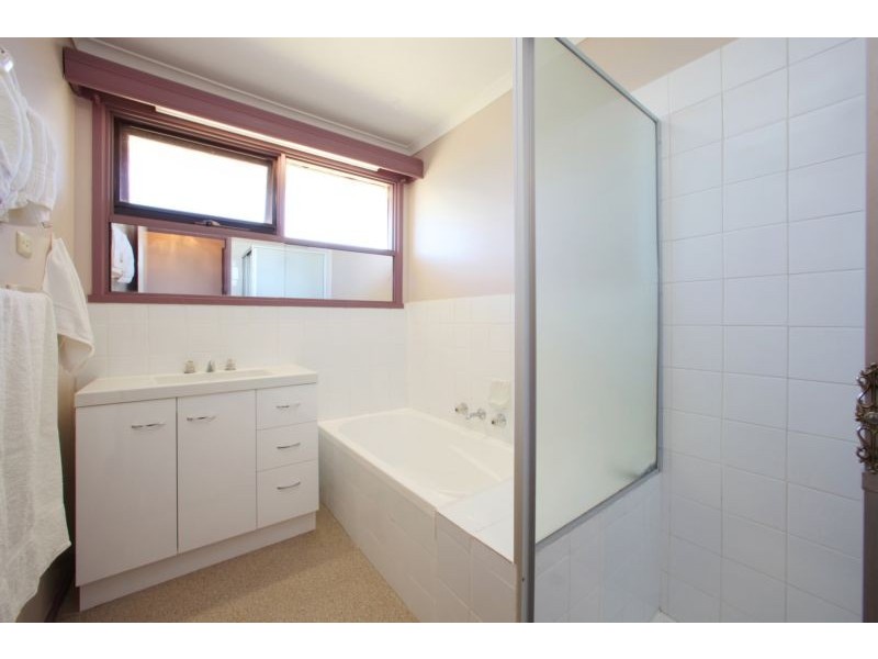 24 Michele Drive, Scoresby VIC 3179
