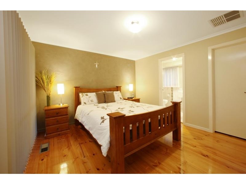 9 Saunders Close, Lysterfield VIC 3156