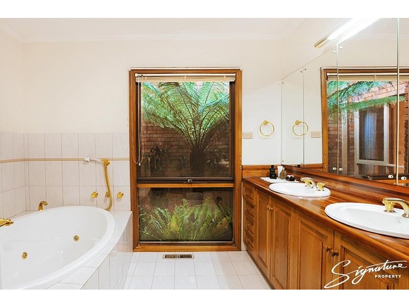 330 Hallam North Road, Lysterfield South VIC 3156