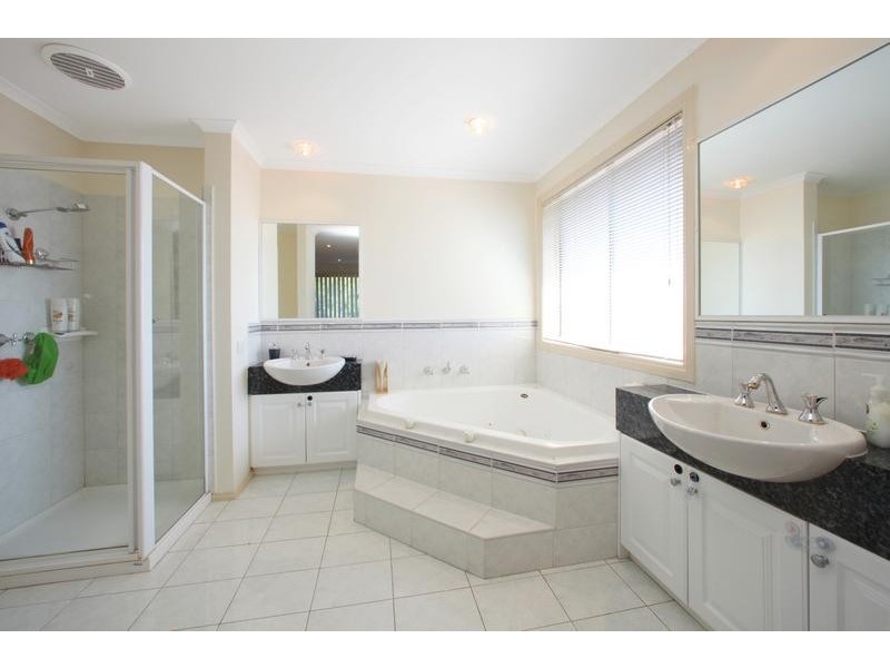 6 Oaktree Rise, Lysterfield VIC 3156