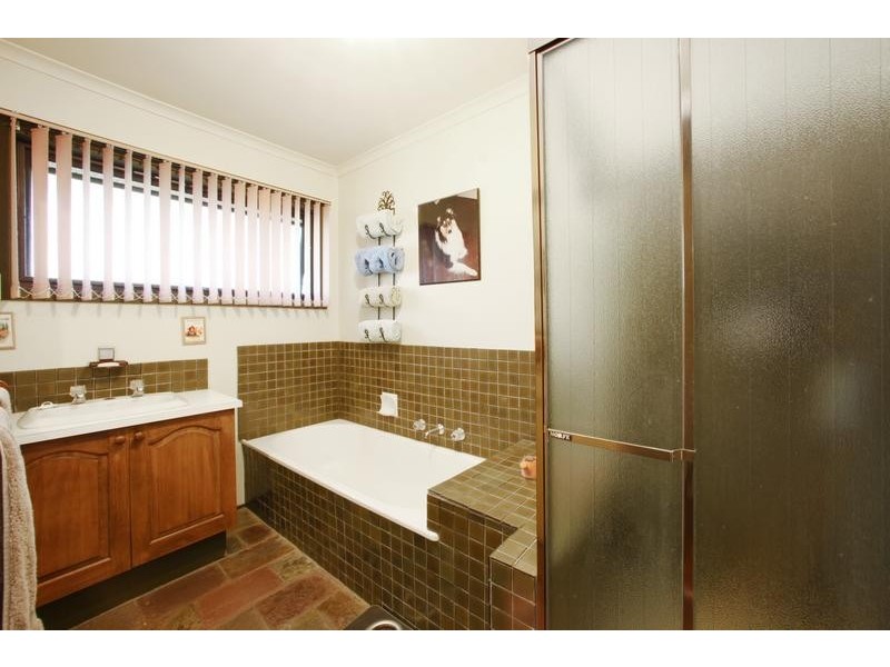 2 Bexsarm Crescent, Rowville VIC 3178