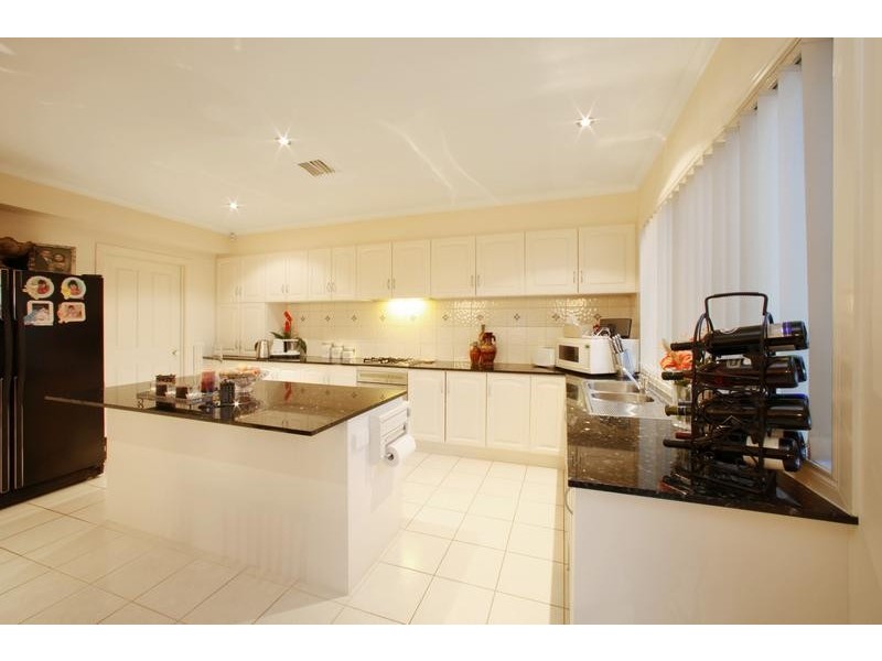 196 Karoo Road, Rowville VIC 3178