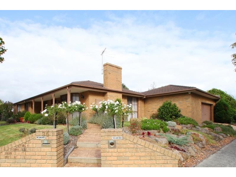 35 Laanecoorie Drive, Lysterfield VIC 3156