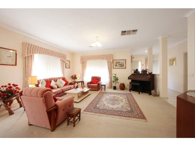 39 Dandelion Drive, Rowville VIC 3178