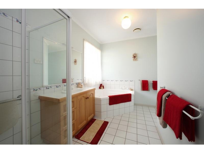 39 Dandelion Drive, Rowville VIC 3178
