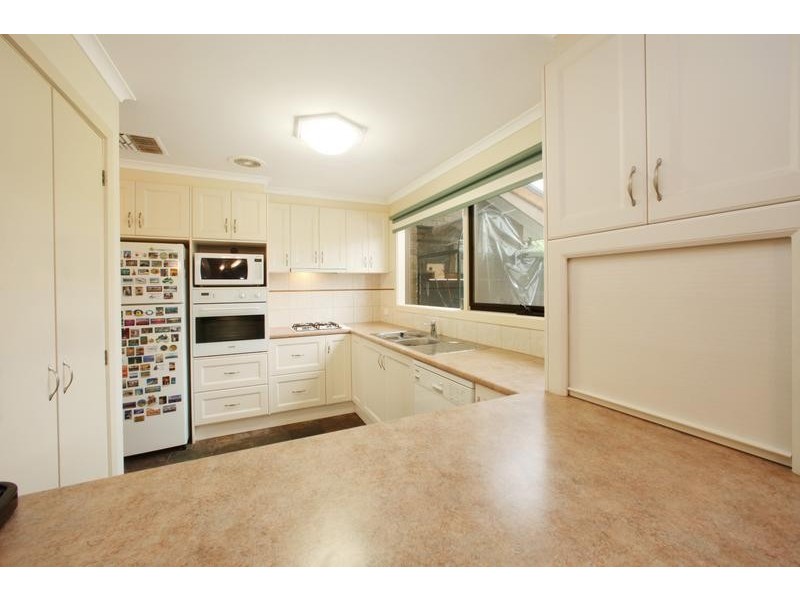 8 Loddon Close, Rowville VIC 3178