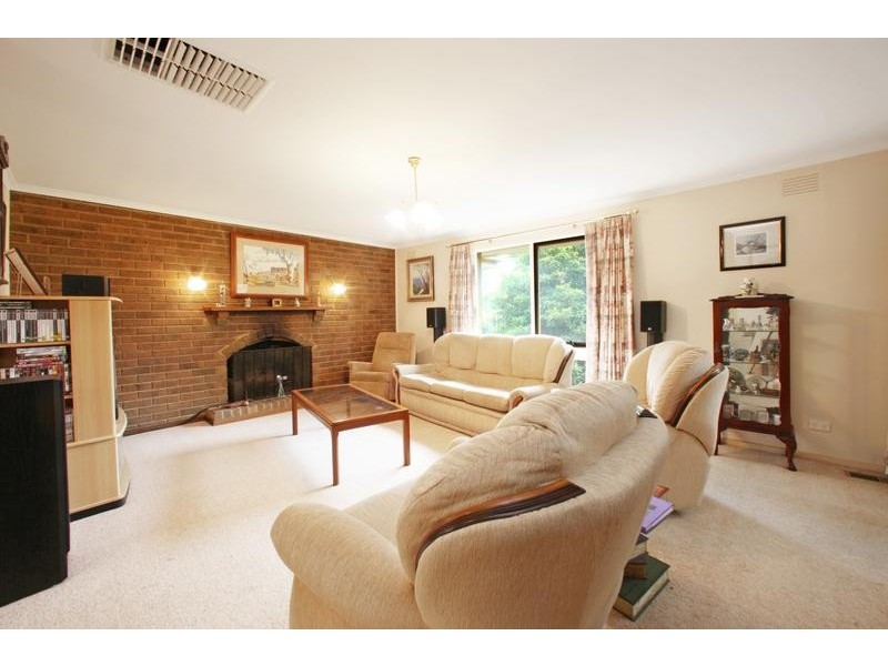 8 Loddon Close, Rowville VIC 3178