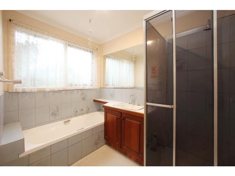 8 Loddon Close, Rowville VIC 3178