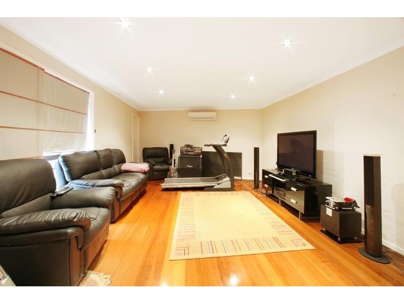 21 Debra Street, Rowville VIC 3178
