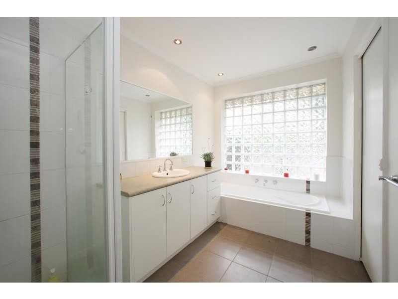 21 Debra Street, Rowville VIC 3178